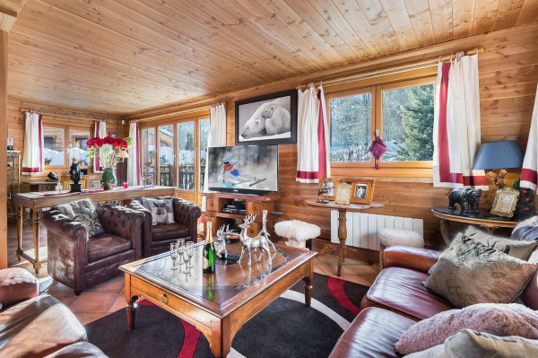 villa in Meribel : Rent this traditional chalet on the slopes for 12 guests in Méribel Le Raffort. - Photo 3