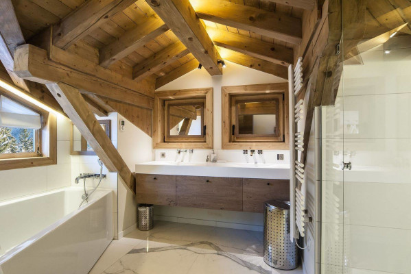 villa in Courchevel : Rent this contemporary and traditional chalet in Courchevel Village for 14 guests. - Photo 11