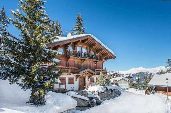 villa in Courchevel : Rent this family chalet with 4 bedrooms in Les Chenus - Photo 0