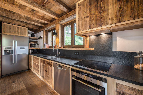 villa in Val d'Isere : Rent this chalet located in the hamlet of Le petit Alaska for 10 guests. - Photo 4