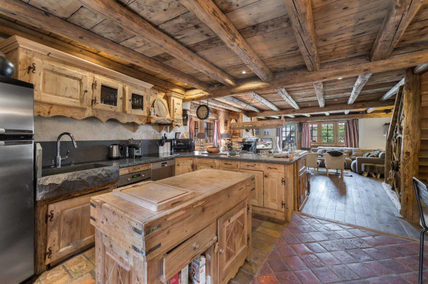 villa in Meribel : Rent this cozy chalet for 12 guests with Sauna and Jacuzzi in Méribel Le Raffort - Photo 4