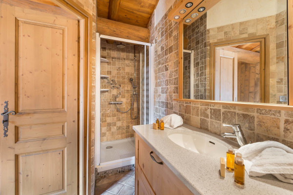 villa in Val d'Isere : Rent this chalet located right in the center of Val d'Isère and at only 150m from the slopes. - Photo 12