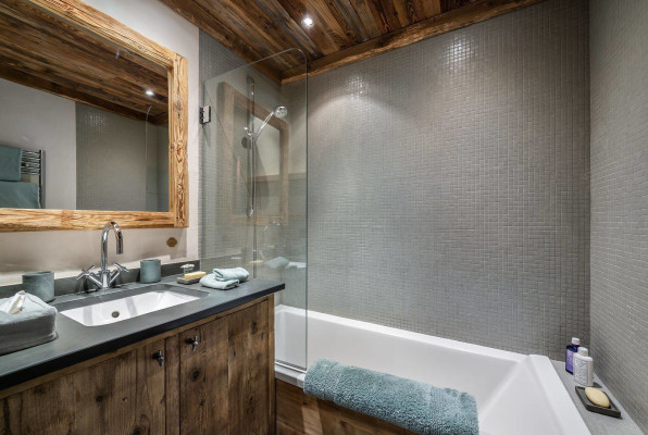villa in Courchevel : Rent this traditional chalet located in the area of Nogentil in Courchevel 1850 - Photo 9