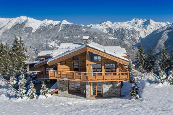 villa in Courchevel : Rent this beautiful new chalet decorated in traditional style in Courchevel Village. - Photo 0