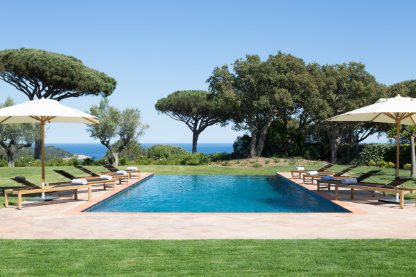 villa in St Tropez : Rent this gorgeous villa in a private and secured domain close to the Pampelonne Beaches and St Tropez lifestyle. - Photo 2