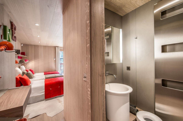 villa in Courchevel : Rent this beautiful new modern chalet in Courchevel Village for 11 guests. - Photo 13