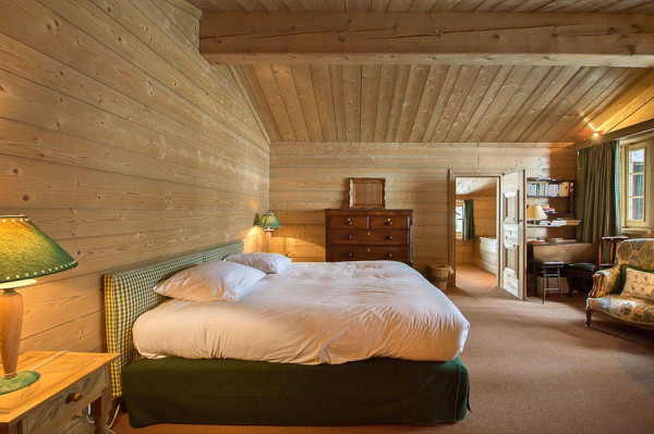 villa in Courchevel : Rent this  typically ski in ski out Savoyard mountain chalet - Photo 8