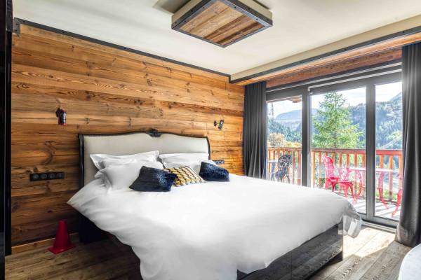 villa in Tignes : Rent this unique chalet for 8 guests located a short walk from the lift. - Photo 11