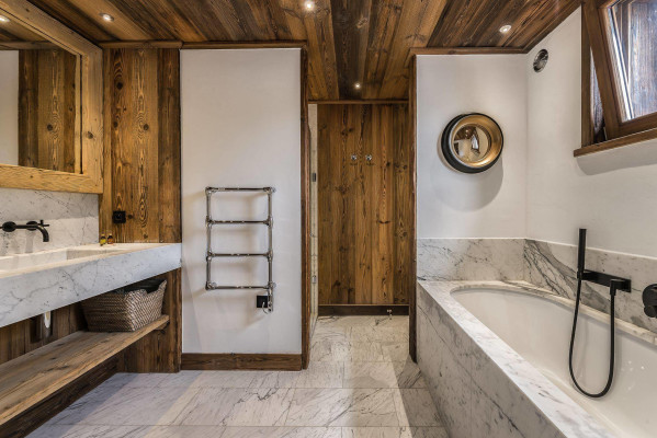 villa in Val d'Isere : Rent this chalet located in the hamlet of Le petit Alaska for 10 guests. - Photo 10
