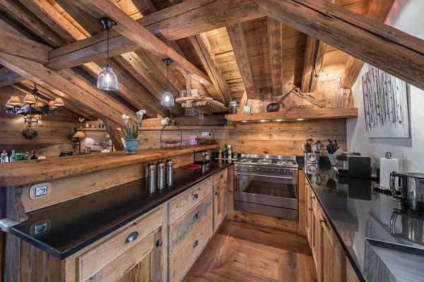 villa in Courchevel : Rent this 6 bedrooms chalet located in the Domain de Bllecôte  in Courchevel 1850. - Photo 18