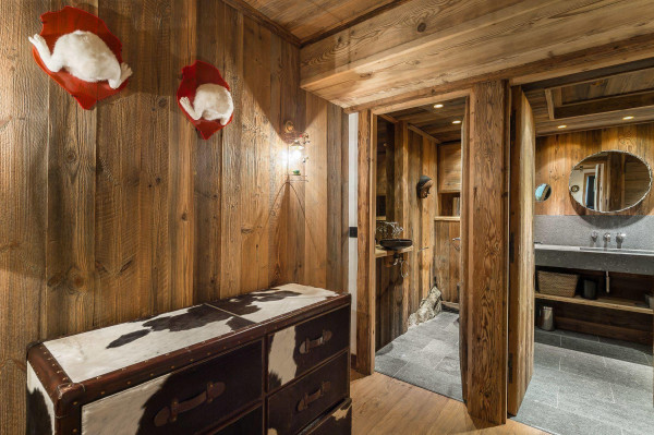 villa in Val d'Isere : Rent this chalet located in the hamlet of Le petit Alaska for 10 guests. - Photo 13