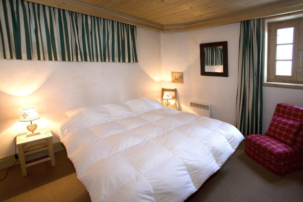 villa in Courchevel : Rent this  typically ski in ski out Savoyard mountain chalet - Photo 15