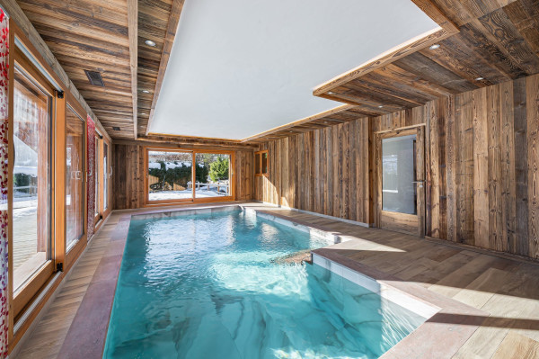 villa in Megeve : Rent this lovely family chalet for 10 guests with a large wellness area in Megeve, le Jaillet. - Photo 0