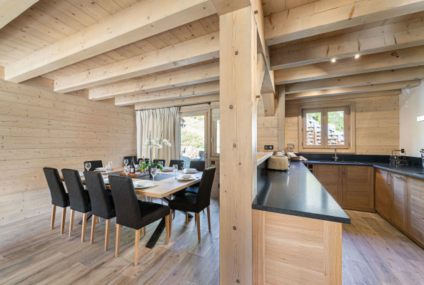 villa in Val d'Isere : Rent this ski in ski out chalet close to the accommodations in Val d'Isère. - Photo 3