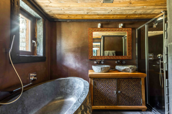villa in Tignes : Rent this Indonesian decorated chalet walking distance to the lift in Tignes Brevieres - Photo 16