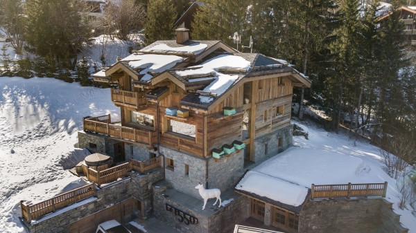 villa in Courchevel : Rent this contemporary and traditional chalet in Courchevel Village for 14 guests. - Photo 0