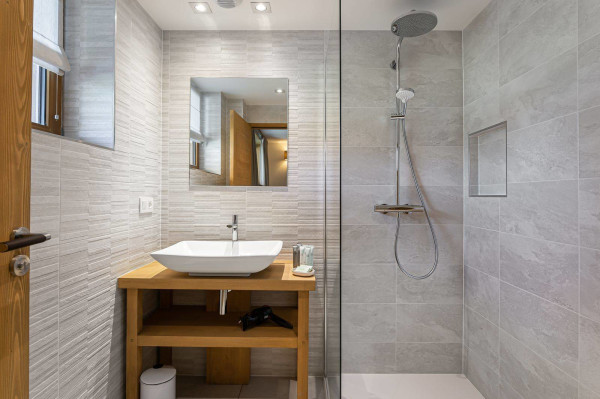 villa in Meribel : Rent this new built chalet in the Plateau of Méribel with a gorgeous view for 12 guests. - Photo 17