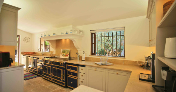 villa in Saint-Tropez : Rent provencal open-plan villa carefully decorated 3m walk from Pampellone’s best beaches - Photo 7
