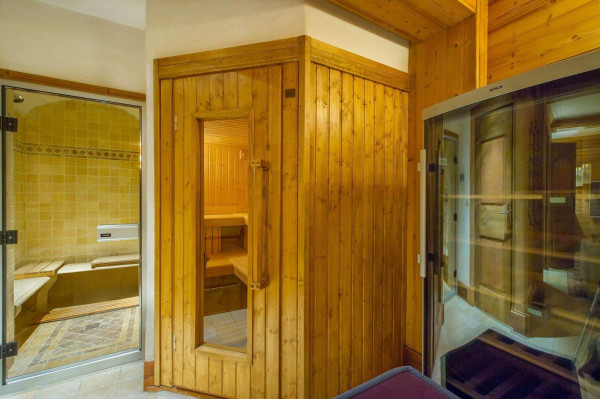 villa in Courchevel : Rent this family chalet with 4 bedrooms in Les Chenus - Photo 15