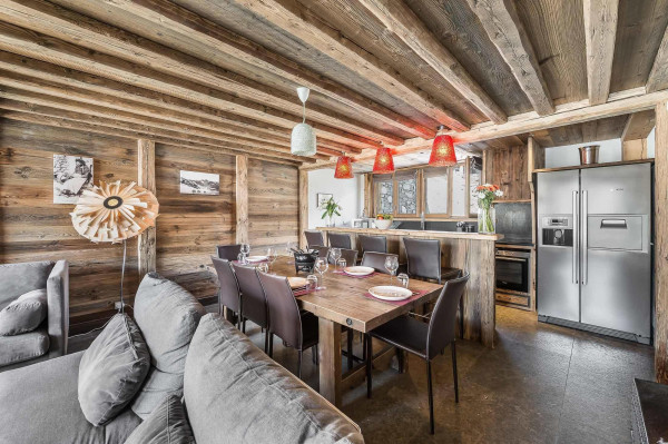villa in Val d'Isere : Rent this typical chalet located in the Hamlet of Petit Alaska in Val d'Isère. - Photo 2