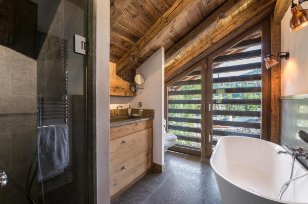 villa in Meribel : Rent this Warm and Cozy chalet in the Hamlet of Le Raffort for 12 guests. - Photo 13