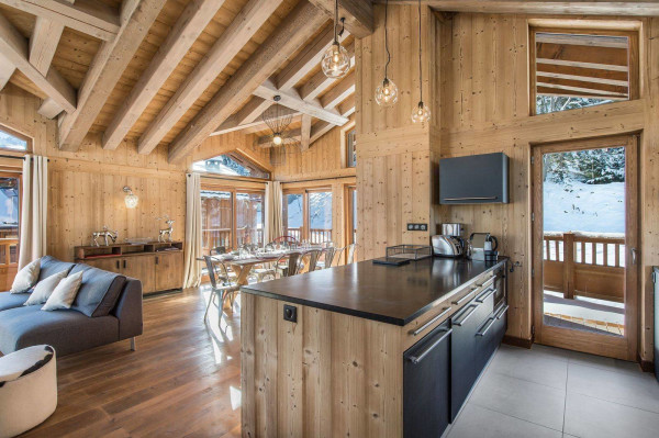 villa in Courchevel : Rent this beautiful new chalet decorated in traditional style in Courchevel Village. - Photo 4