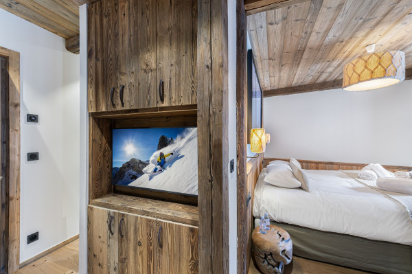 villa in Val d'Isere : Rent this 4 bedrooms chalet located in 'Le Fornet' with a sauna and jacuzzi. - Photo 8