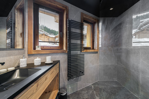 villa in Courchevel : Rent this brand new chalet in Courchevel Village for 14 guests. - Photo 9