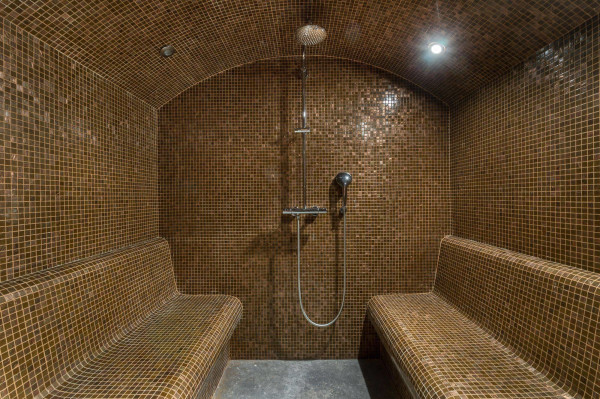 villa in Val d'Isere : Rent this chalet located in the hamlet of Le petit Alaska for 10 guests. - Photo 6