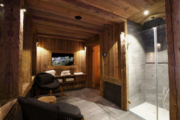 villa in Val d'Isere : Rent this 4 bedrooms chalet located in 'Le Fornet' with a sauna and jacuzzi. - Photo 16