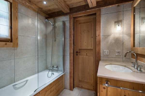 villa in Courchevel : Rent this nearby center of the resort and slopes in Courchevel Village. - Photo 11