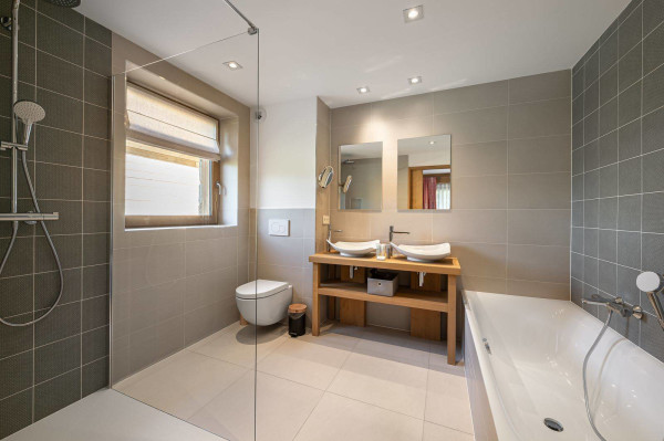 villa in Meribel : Rent this new built chalet in the Plateau of Méribel with a gorgeous view for 12 guests. - Photo 21