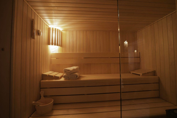 villa in Val d'Isere : Rent this 4 bedrooms chalet located in 'Le Fornet' with a sauna and jacuzzi. - Photo 17