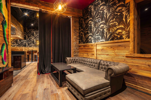 villa in Tignes : Rent this luxurious chalet designed with graffiti street art - Photo 4