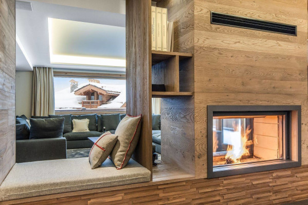villa in Courchevel : Rent this contemporary and traditional chalet in Courchevel Village for 14 guests. - Photo 3