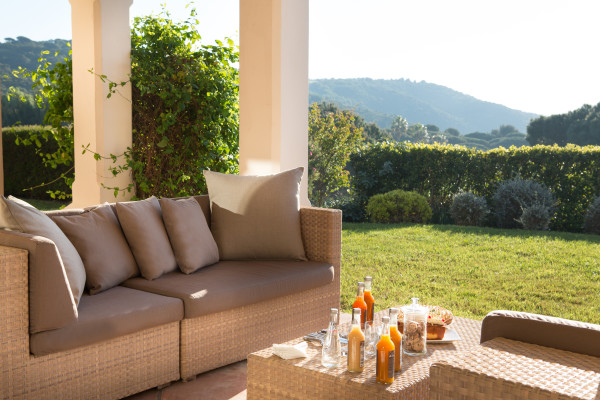villa in St Tropez : Rent this amazing property with a perfect location near Pampelonne beaches for 8 guests. - Photo 3