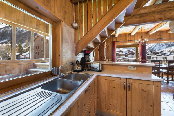 villa in Val d'Isere : Rent this chalet located right in the center of Val d'Isère and at only 150m from the slopes. - Photo 3