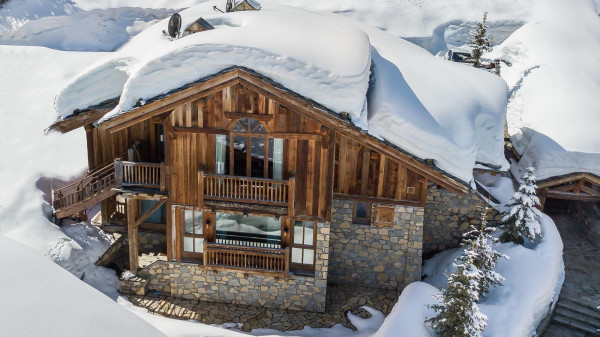 villa in Courchevel : Rent this 6 bedrooms chalet located in the Domain de Bllecôte  in Courchevel 1850. - Photo 0