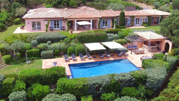 villa in St Tropez : Rent this luxurious provencal property of 460 sqm which can accommodate up to 10 guests. - Photo 0