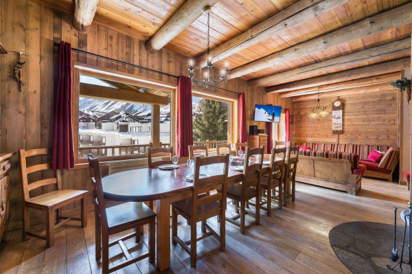 villa in Val d'Isere : Rent this chalet located right in the center of Val d'Isère and at only 150m from the slopes. - Photo 2