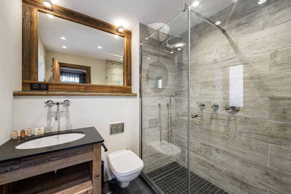 villa in St Martin de Belleville : Rent this renovated barn for 10 guest in Villarabout. - Photo 11
