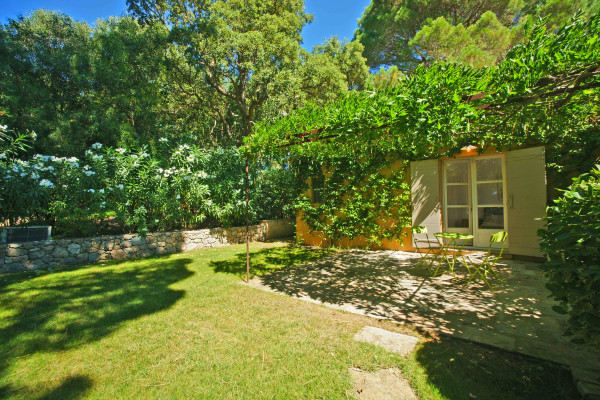 villa in Saint-Tropez : Rent provencal open-plan villa carefully decorated 3m walk from Pampellone’s best beaches - Photo 15