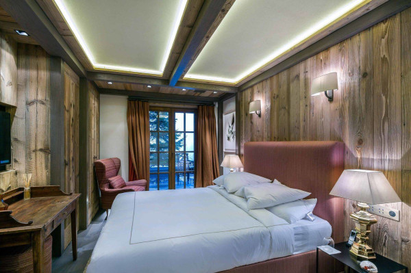 villa in Courchevel : Rent this ultimate luxury chalet of 6 ensuite bedrooms located in les Chenus. - Photo 6