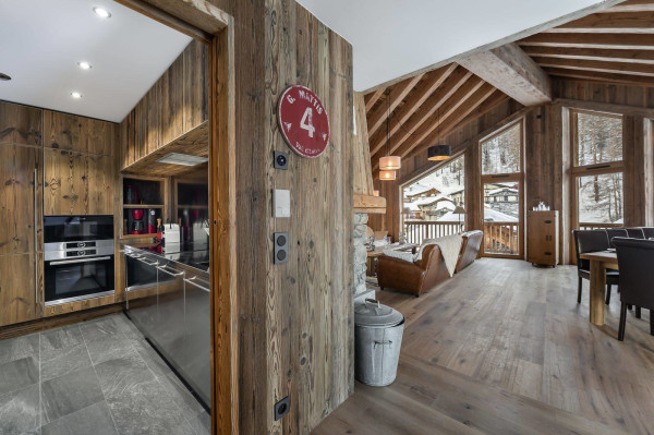 villa in Val d'Isere : Rent this 5 bedroom chalet located close to the slope in Le Fornet, Val d'Isère, with sauna and jacuzzi. - Photo 15