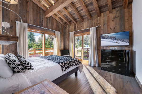 villa in Megeve : Rent this lovely family chalet for 10 guests with a large wellness area in Megeve, le Jaillet. - Photo 1
