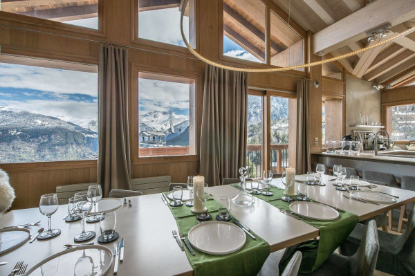 villa in Courchevel : Rent this beautiful new modern chalet in Courchevel Village for 11 guests. - Photo 7