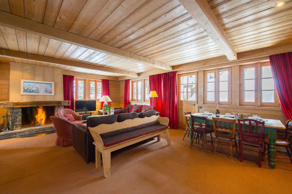 villa in Courchevel : Rent this  typically ski in ski out Savoyard mountain chalet - Photo 2