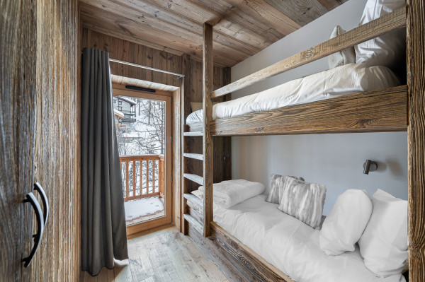 villa in Val d'Isere : Rent this 4 bedrooms chalet located in 'Le Fornet' with a sauna and jacuzzi. - Photo 5