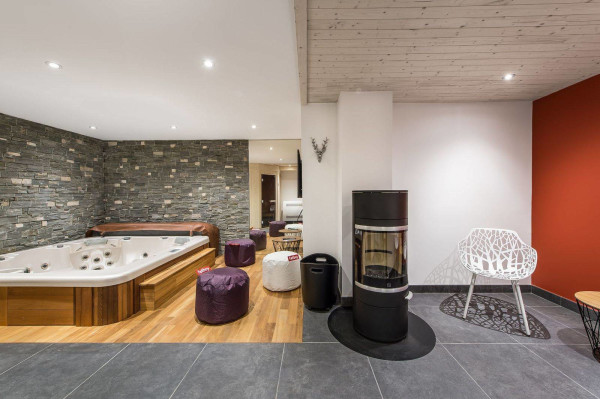 villa in Courchevel : Rent this beautiful new chalet decorated in traditional style in Courchevel Village. - Photo 14