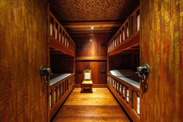 villa in Tignes : Rent this Indonesian decorated chalet walking distance to the lift in Tignes Brevieres - Photo 14
